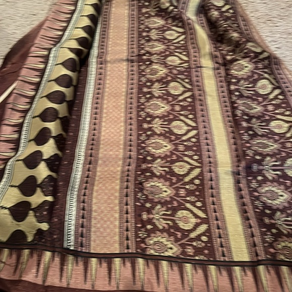 Maroon printed tussar silk saree. - Picture 3 of 5